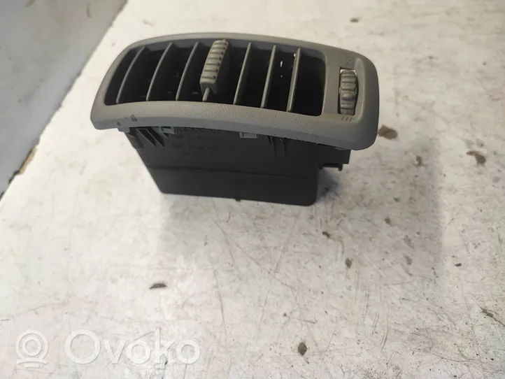 Opel Vivaro Moldura protectora de la rejilla de ventilación lateral del panel R6136S150