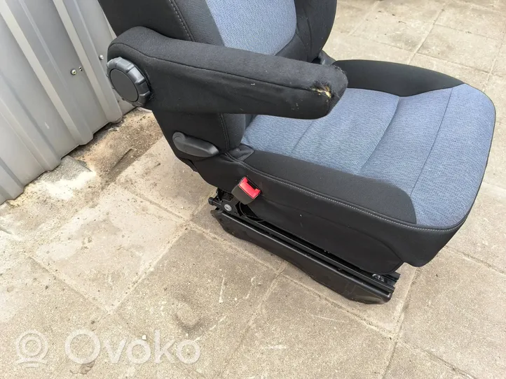 Opel Vivaro Sedile anteriore del conducente 