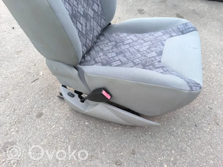 Opel Vivaro Fotel przedni kierowcy 