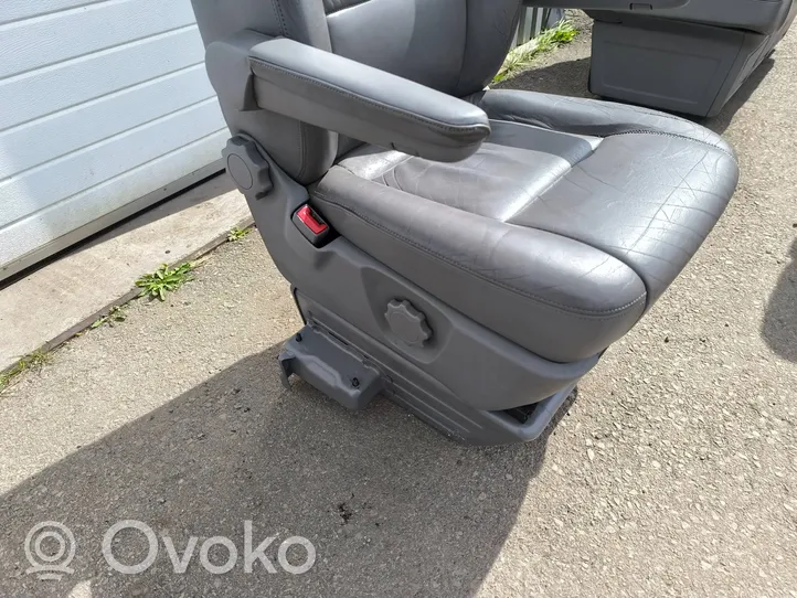 Volkswagen Multivan T5 Kuljettajan istuin 