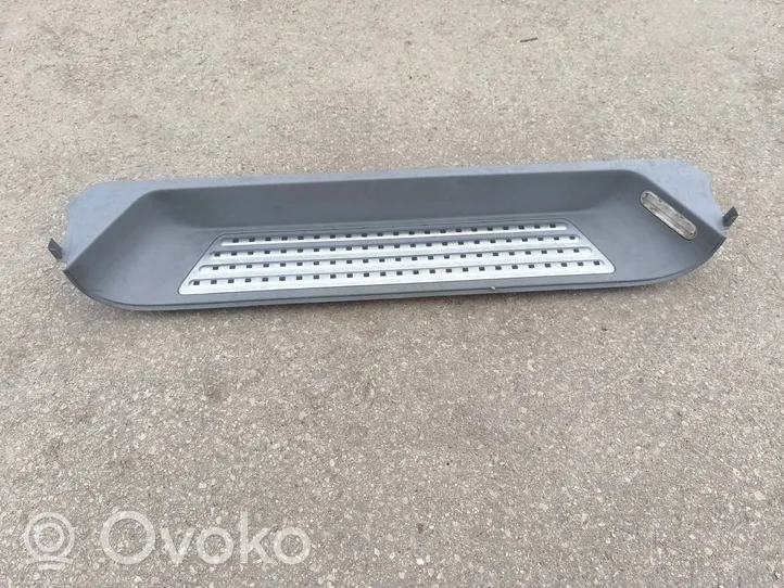 Volkswagen Multivan T5 Takaoven kynnyksen suojalista 7H5863725E