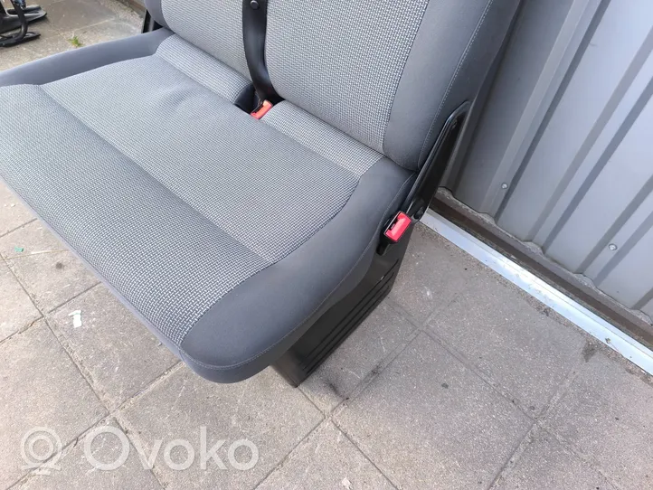 Volkswagen Transporter - Caravelle T5 Front double seat 7E1881681A