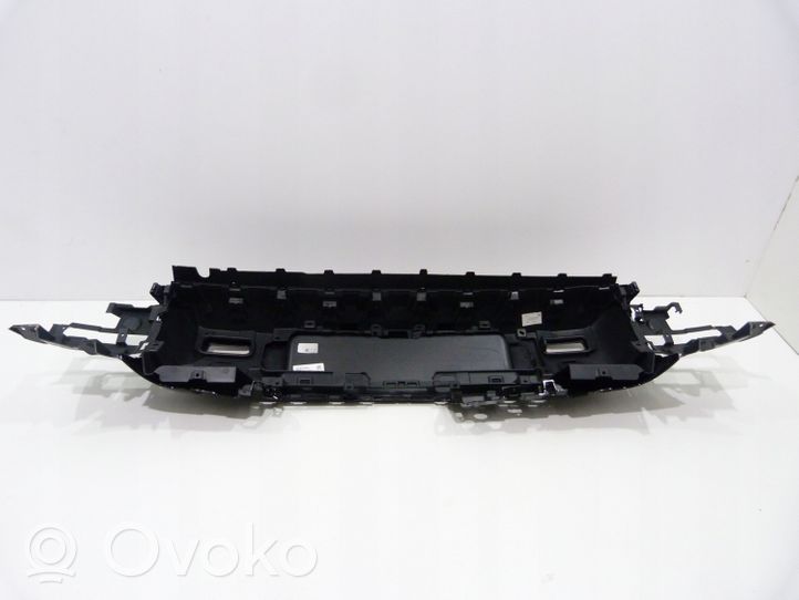 Land Rover Defender Takapuskurin alaosan lista L8B217D781