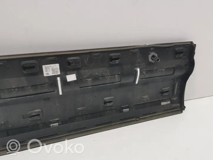 Land Rover Defender Takaoven lista (muoto) l8b2-274a49-c