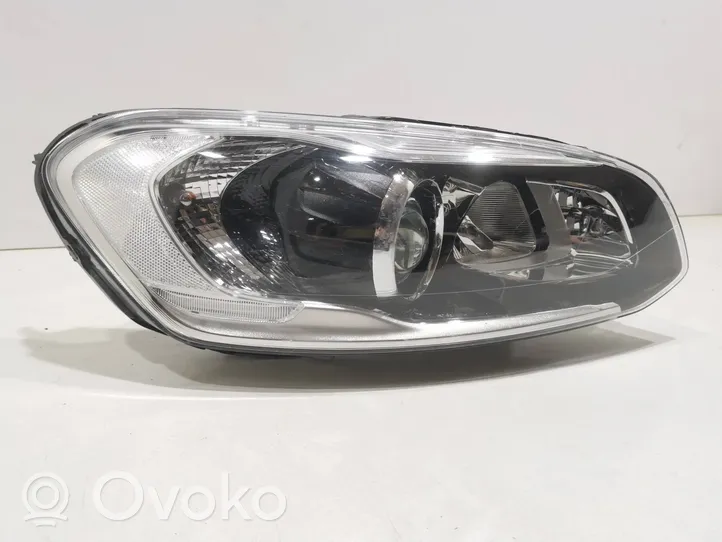 Volvo XC60 Lampa przednia 31420250