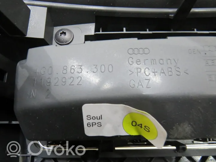 Audi A7 S7 4G 12 voltin pistorasia (edessä) 4G0863300