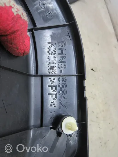 Mazda 3 II Dangtelis užuolaidos (štorkės) laikiklio BHN9-6884Z