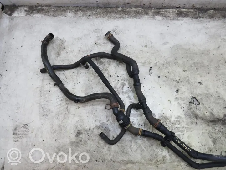 Renault Twingo III Boîtier de thermostat 110612674R