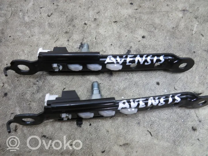 Toyota Avensis T270 Rail de réglage hauteur de ceinture de sécurité 