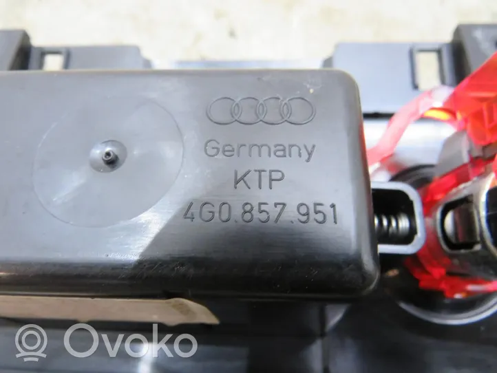 Audi A7 S7 4G Auton tuhkakuppi 4G0857951