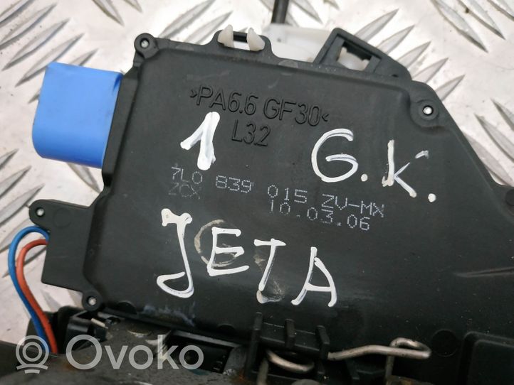 Volkswagen Touran I Rear door lock 7L0839015