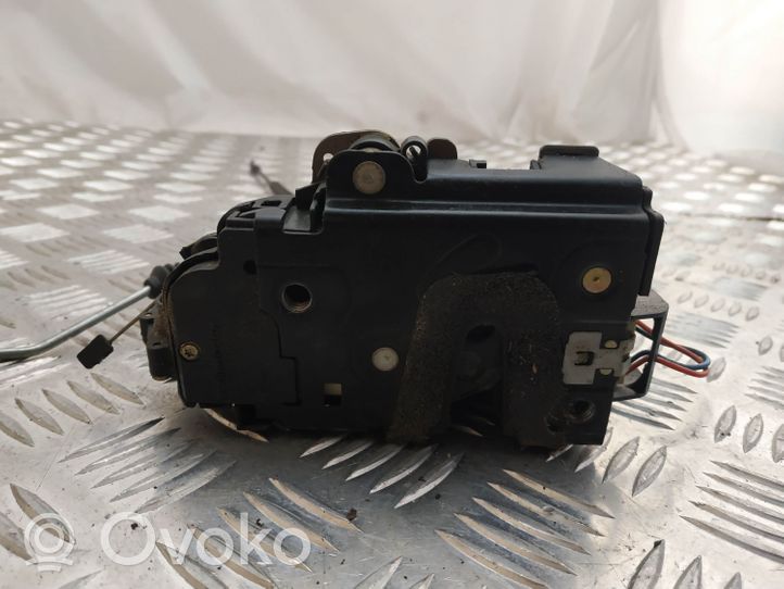 Volkswagen Polo IV 9N3 Front door lock 3B1837016BQ