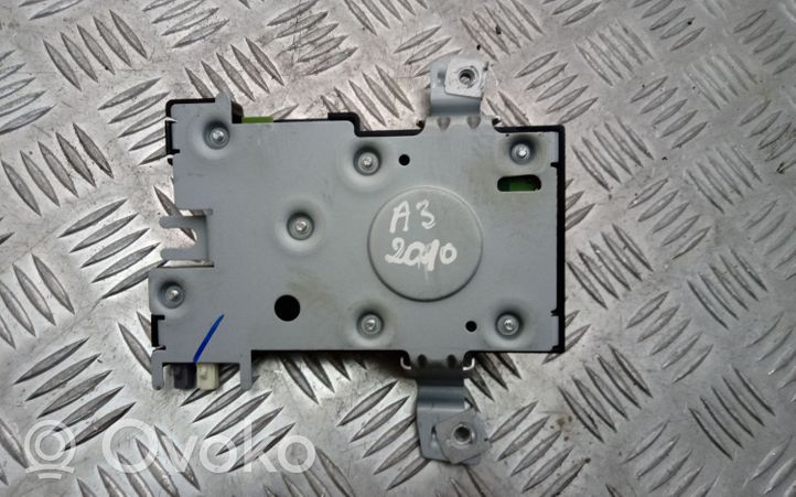 Audi A3 S3 8P Antenas pastiprinātājs 8P4035225D