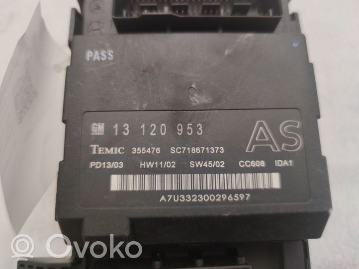 Opel Vectra C Module de fusibles 518777024