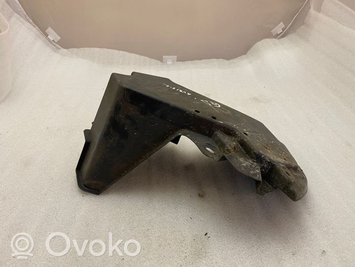 Toyota Auris E180 Osłona tylna podwozia pod bagażnik 5822702010