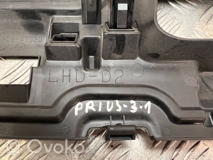 Toyota Prius (XW30) Element deski rozdzielczej / dół 5560647020