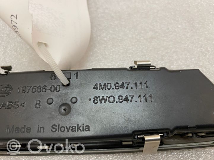 Audi Q8 Lampka podsufitki tylna 8W0947111