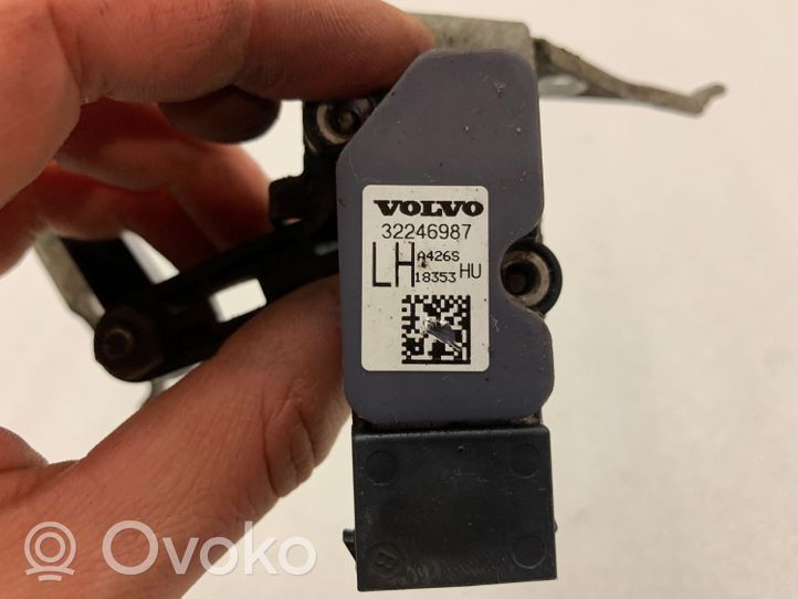 Volvo XC90 Capteur de niveau de phare 32246987