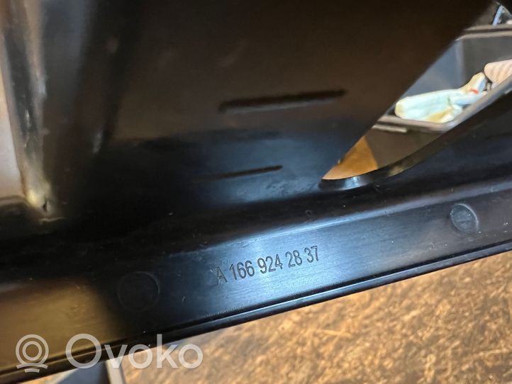 Mercedes-Benz GLS X166 Lattiamaton klipsin pidike A1669242737