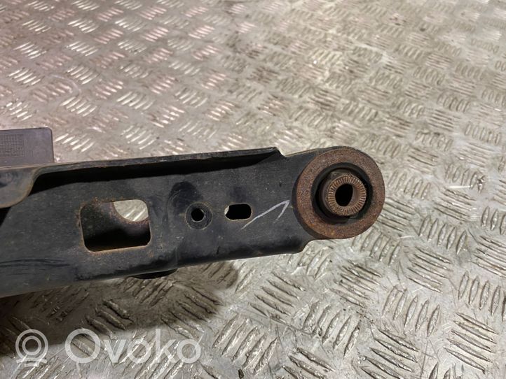 Toyota RAV 4 (XA40) Coil spring/strut mount 