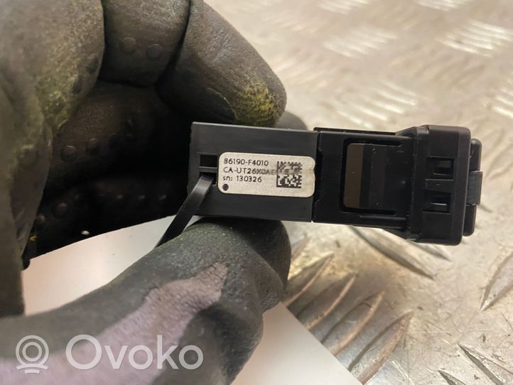 Toyota C-HR Connecteur/prise USB 86190F4010