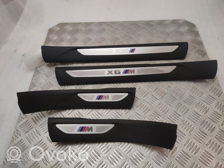 BMW X6M F86 Copertura del rivestimento del sottoporta anteriore 7284558