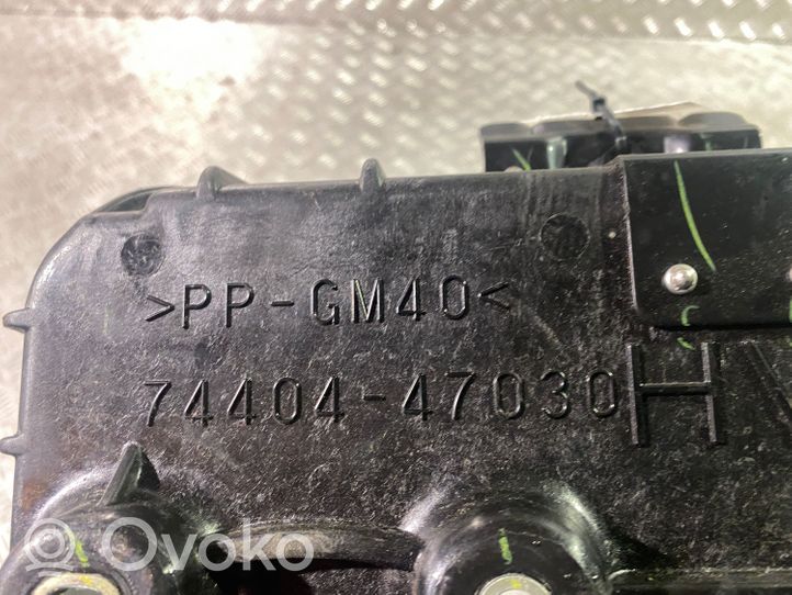 Toyota C-HR Boîte de batterie 7440447030