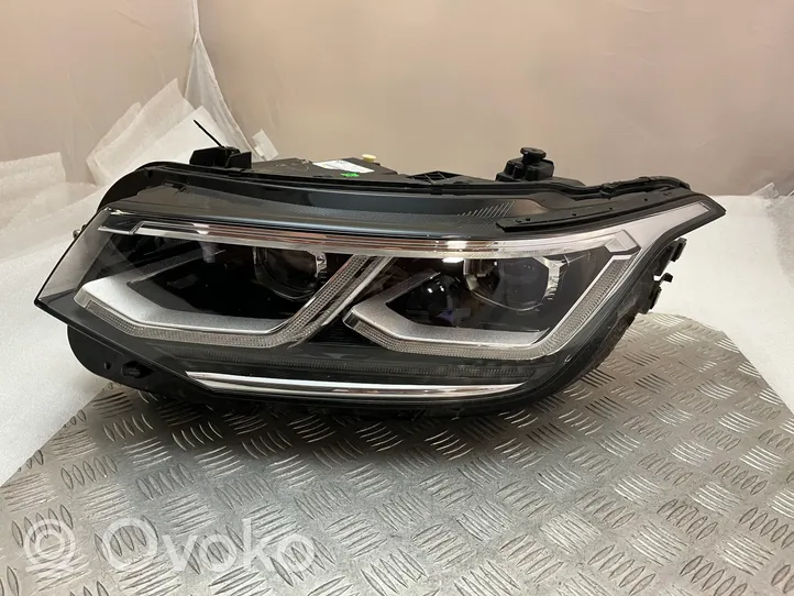 Volkswagen Tiguan Allspace Lampa przednia 5NM941081B