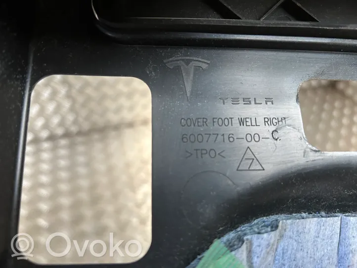 Tesla Model S Element deski rozdzielczej / dół 600771600C