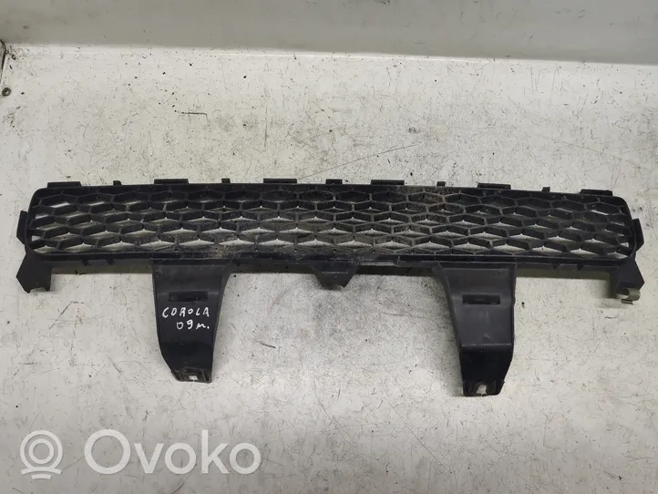 Toyota Corolla Verso AR10 Grille inférieure de pare-chocs avant 