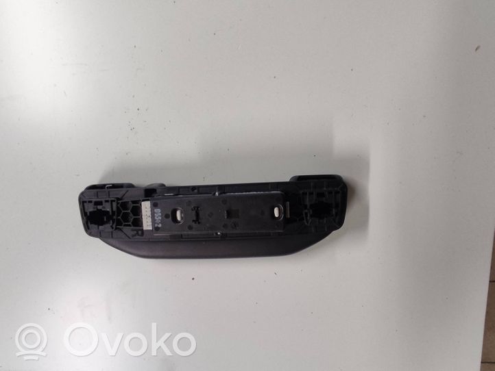 Mercedes-Benz C W205 Altre luci abitacolo A0009061035