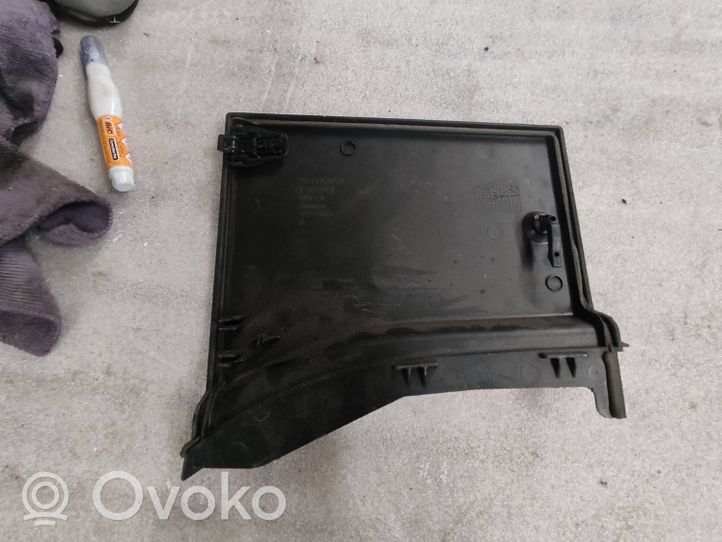 Volvo XC60 Dangtis akumuliatoriaus dėžės 31299228