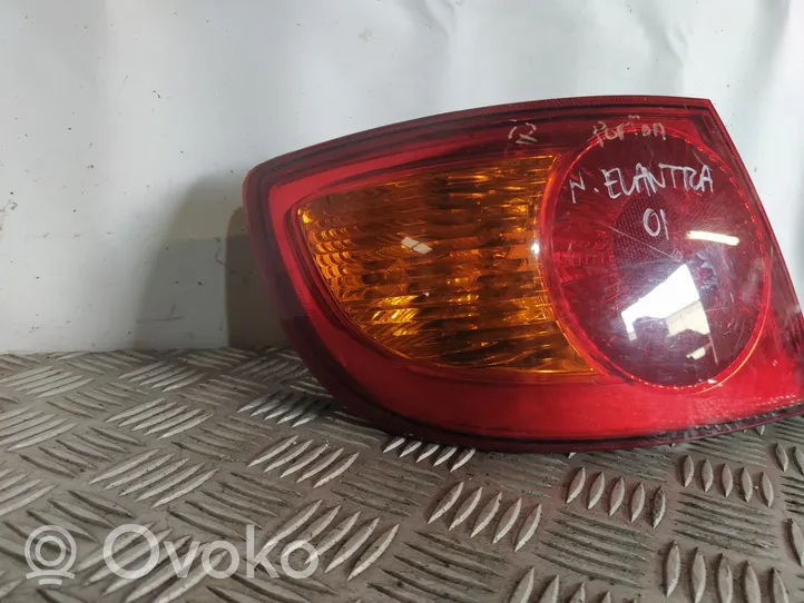 Hyundai Elantra Lampa tylna R92402