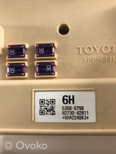 Toyota RAV 4 (XA40) Sulakemoduuli 8273042811