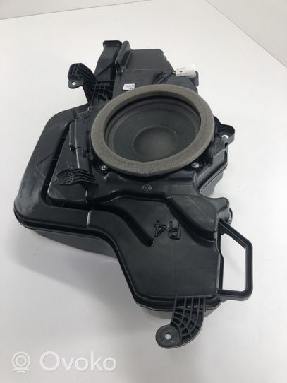 Toyota RAV 4 (XA40) Subwoofer-bassokaiutin 861500R030