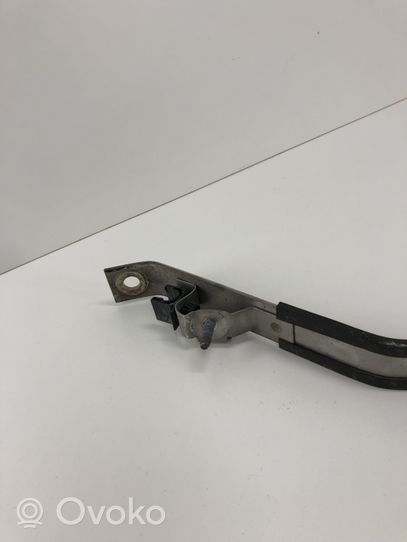 Toyota RAV 4 (XA40) Fuel tank mounting bracket 