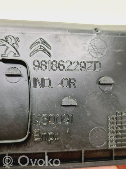 98186229ZD Peugeot 308 Panel drawer/shelf pad, 10.00 € | RRR