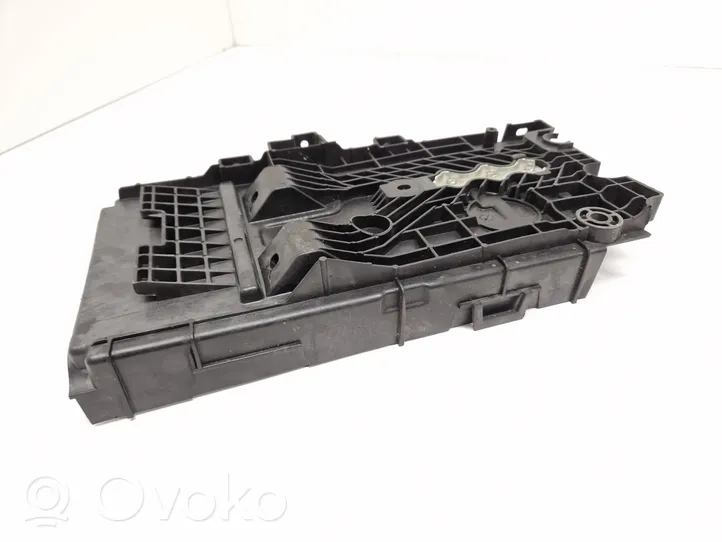 Ford Mondeo MK V Boîte de batterie DG9310723A