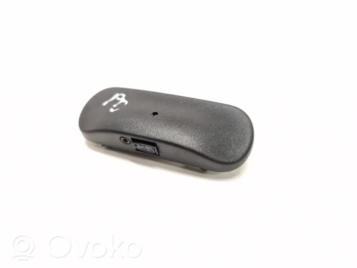 Audi A4 S4 B9 Dysza spryskiwacza szyby przedniej / czołowej 8W0955988