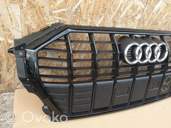 Audi Q3 F3 Atrapa chłodnicy / Grill 83A853651B