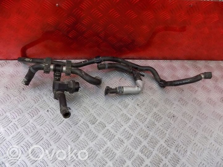 Volkswagen Touareg II Tuyau de liquide de refroidissement moteur 7P6121156E