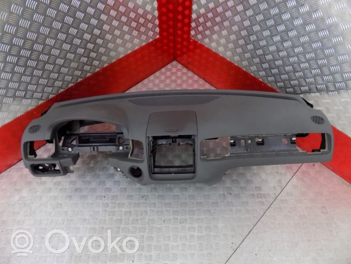 Volkswagen Touareg II Dashboard 7P1857181