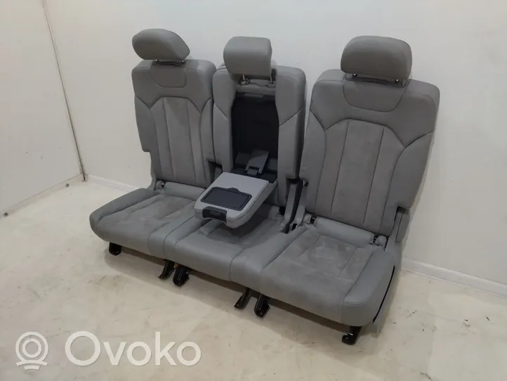 Audi Q7 4M Second row seats 