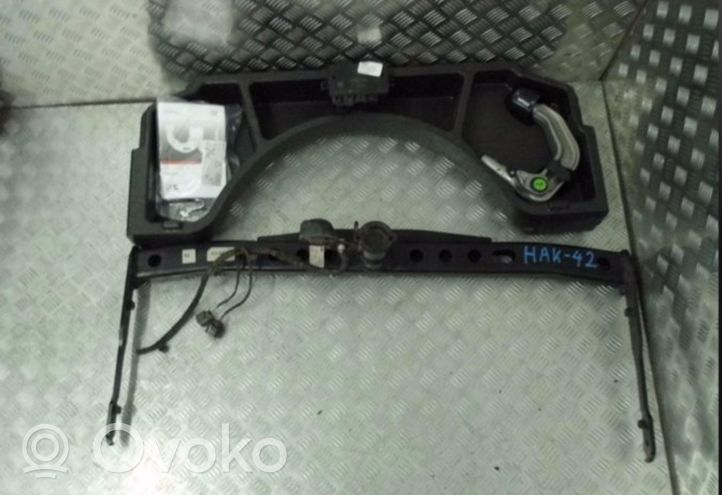 Audi A3 S3 8V Hak holowniczy / Komplet 8V3800491