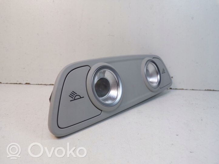 Audi Q7 4M Lampka podsufitki tylna 4M0947111