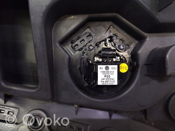 Volkswagen Scirocco Boczek / Tapicerka drzwi tylnych 1K8867044BB