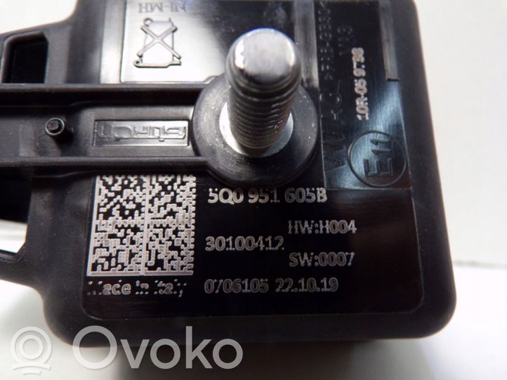 VAC14033 Skoda Octavia Mk3 (5E) Alarm system siren 5Q0951605B Used