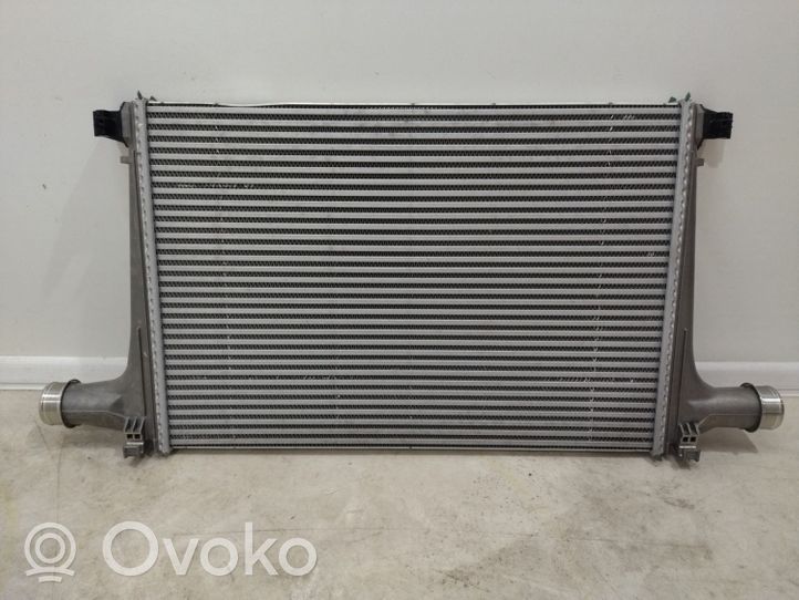 Audi Q8 Chłodnica powietrza doładowującego / Intercooler 4M0145805J