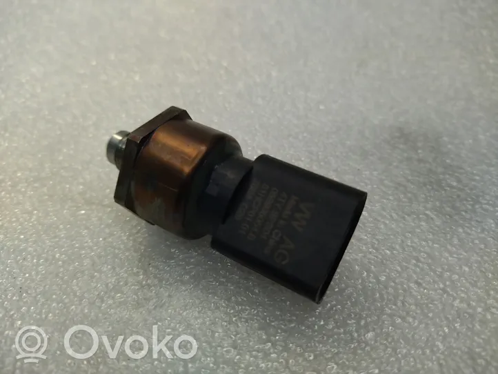 Volkswagen Touareg II Fuel pressure sensor 059906054B