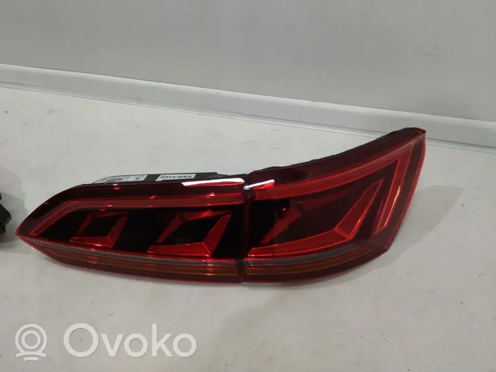 Volkswagen Touareg III Rear/tail lights set 760945307